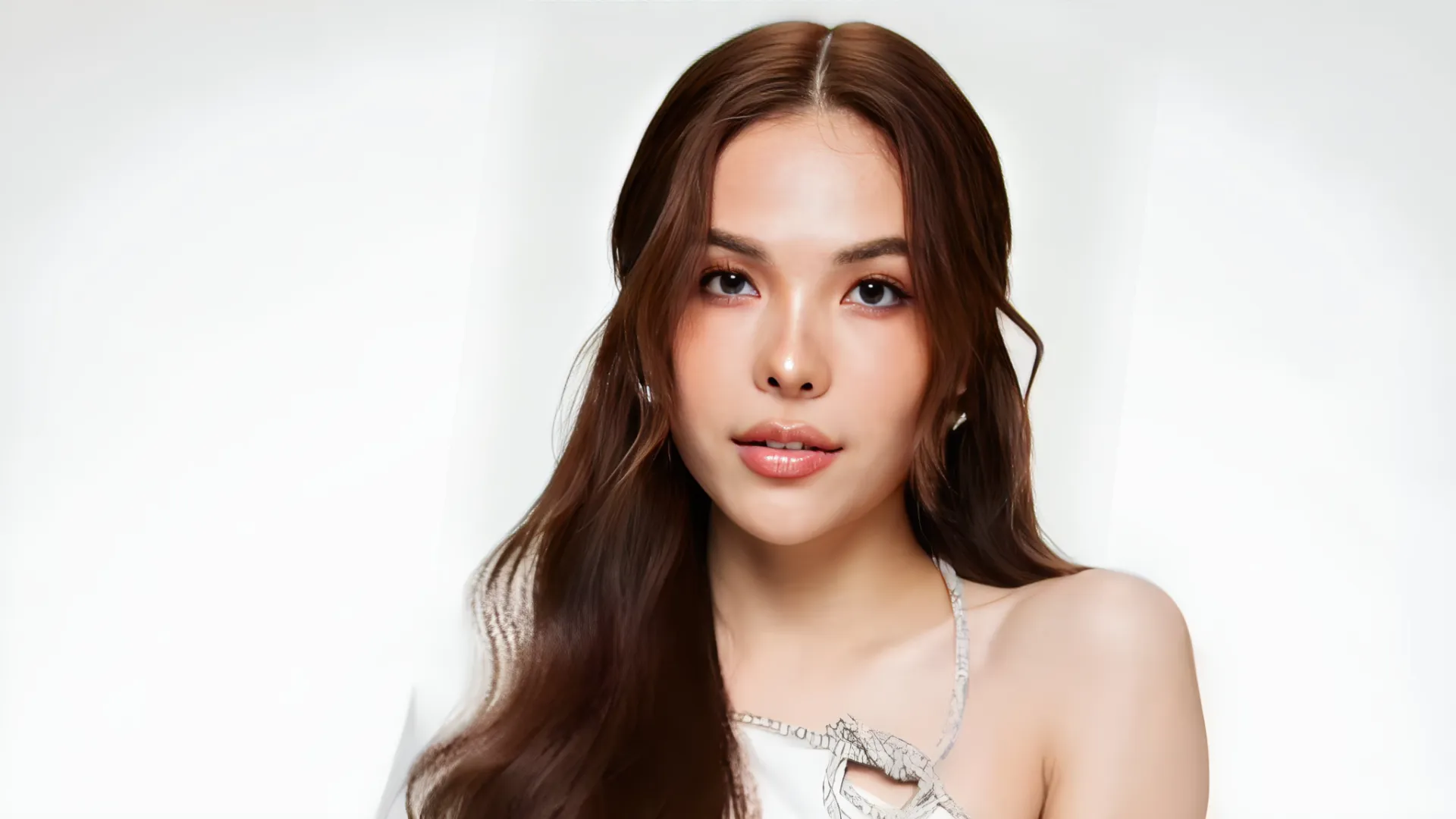 De Bangkok ao Reconhecimento Mundial: A Ascensão de Sonya Saranphat